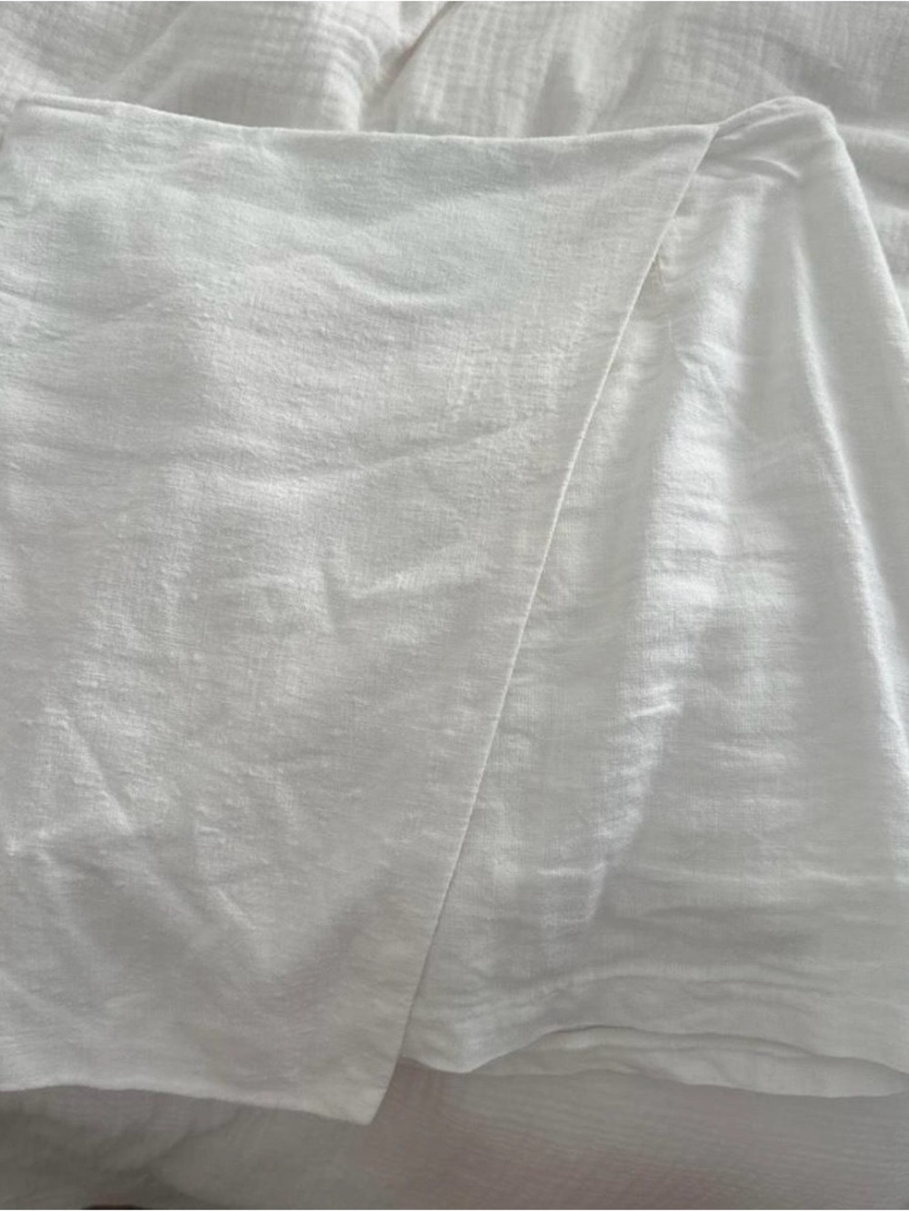 Abercrombie & Fitch White Top with Logo Tag